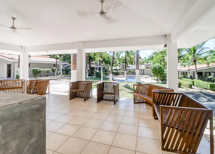 Hébergement de vacances 3-unit Bundle: Club Voca Pool Access, Near Beach!