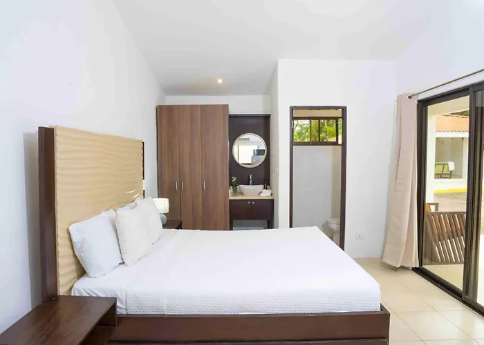 Hébergement de vacances 3-unit Bundle: Club Voca Pool Access, Near Beach!